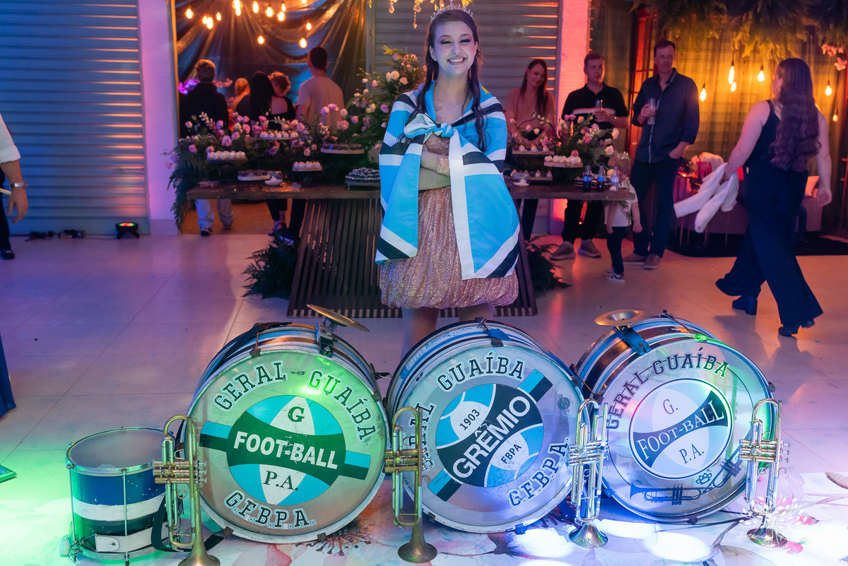 15 anos - aniversário de 15 anos - debutante - making-of - fotografia de 15 anos - emoção e alegria - Grêmio na festa - cascata de chocolate - brinde - homenagem - fotografia profissional - Antonio Rocha Fotografias - Pelotas - Cerro Grande do Sul