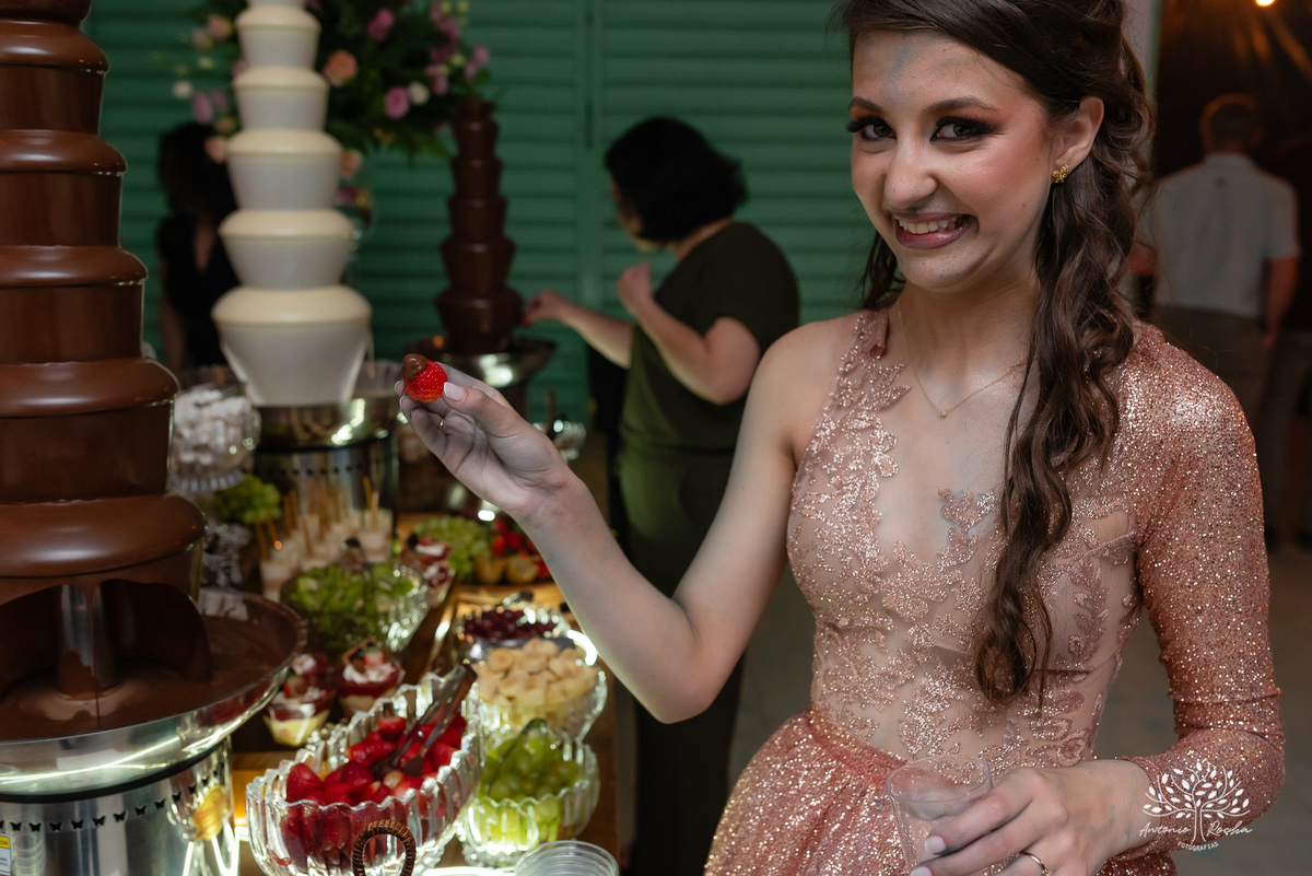 15 anos - aniversário de 15 anos - debutante - making-of - fotografia de 15 anos - emoção e alegria - Grêmio na festa - cascata de chocolate - brinde - homenagem - fotografia profissional - Antonio Rocha Fotografias - Pelotas - Cerro Grande do Sul