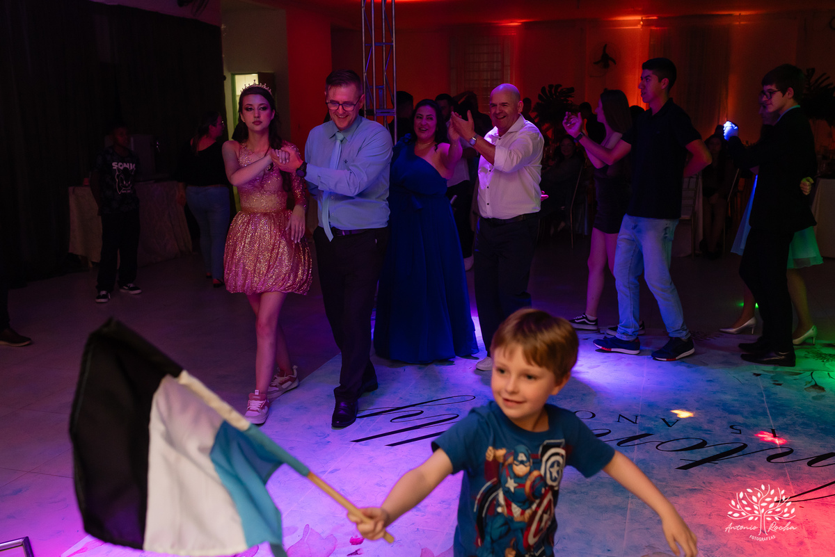 15 anos - aniversário de 15 anos - debutante - making-of - fotografia de 15 anos - emoção e alegria - Grêmio na festa - cascata de chocolate - brinde - homenagem - fotografia profissional - Antonio Rocha Fotografias - Pelotas - Cerro Grande do Sul