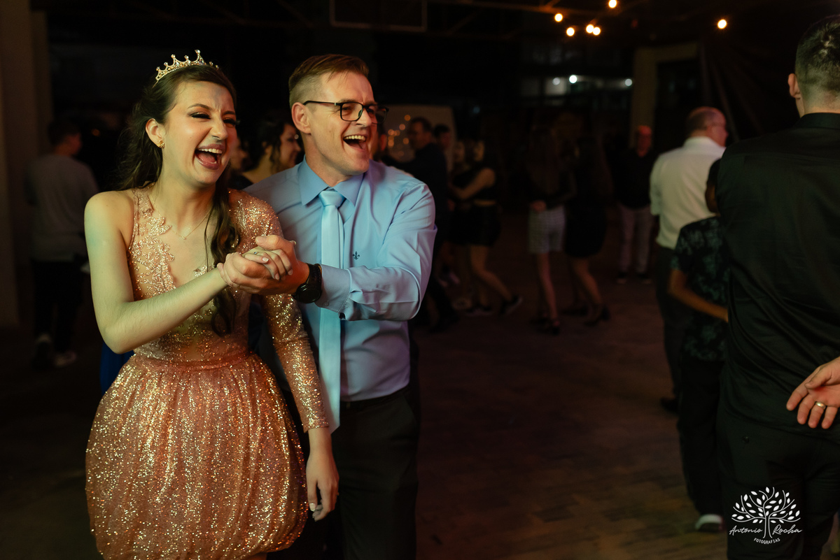 15 anos - aniversário de 15 anos - debutante - making-of - fotografia de 15 anos - emoção e alegria - Grêmio na festa - cascata de chocolate - brinde - homenagem - fotografia profissional - Antonio Rocha Fotografias - Pelotas - Cerro Grande do Sul