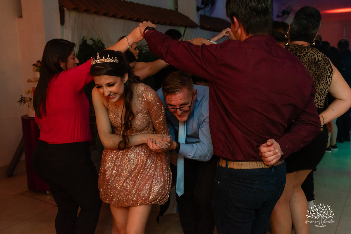15 anos - aniversário de 15 anos - debutante - making-of - fotografia de 15 anos - emoção e alegria - Grêmio na festa - cascata de chocolate - brinde - homenagem - fotografia profissional - Antonio Rocha Fotografias - Pelotas - Cerro Grande do Sul