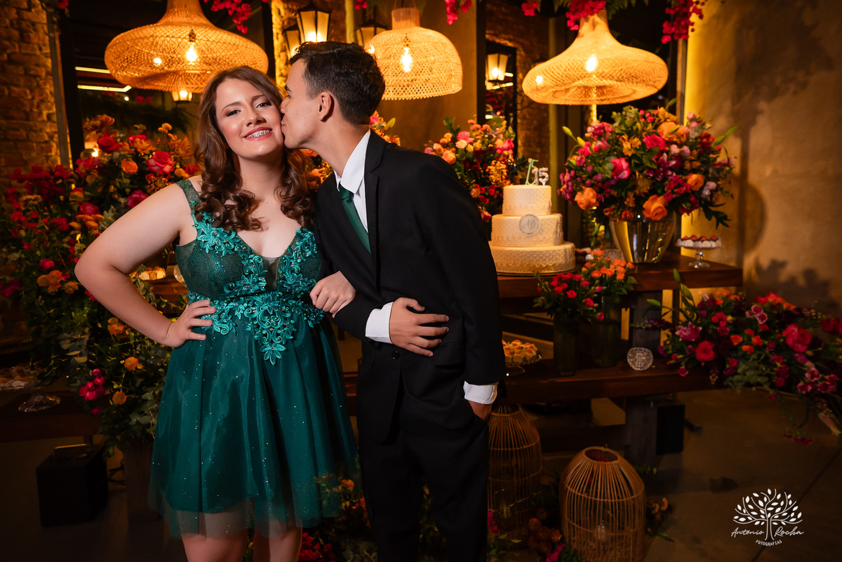 festa de 15 anos - Ana Carolina - fotografia de 15 anos - personalidade contagiante - DJ na festa - CETAM - hapkido - amigos e família - fotografia profissional - confiança e carinho - Antonio Rocha Fotografias - Pelotas - Engenho Eventos