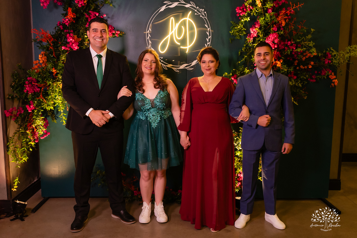 festa de 15 anos - Ana Carolina - fotografia de 15 anos - personalidade contagiante - DJ na festa - CETAM - hapkido - amigos e família - fotografia profissional - confiança e carinho - Antonio Rocha Fotografias - Pelotas - Engenho Eventos