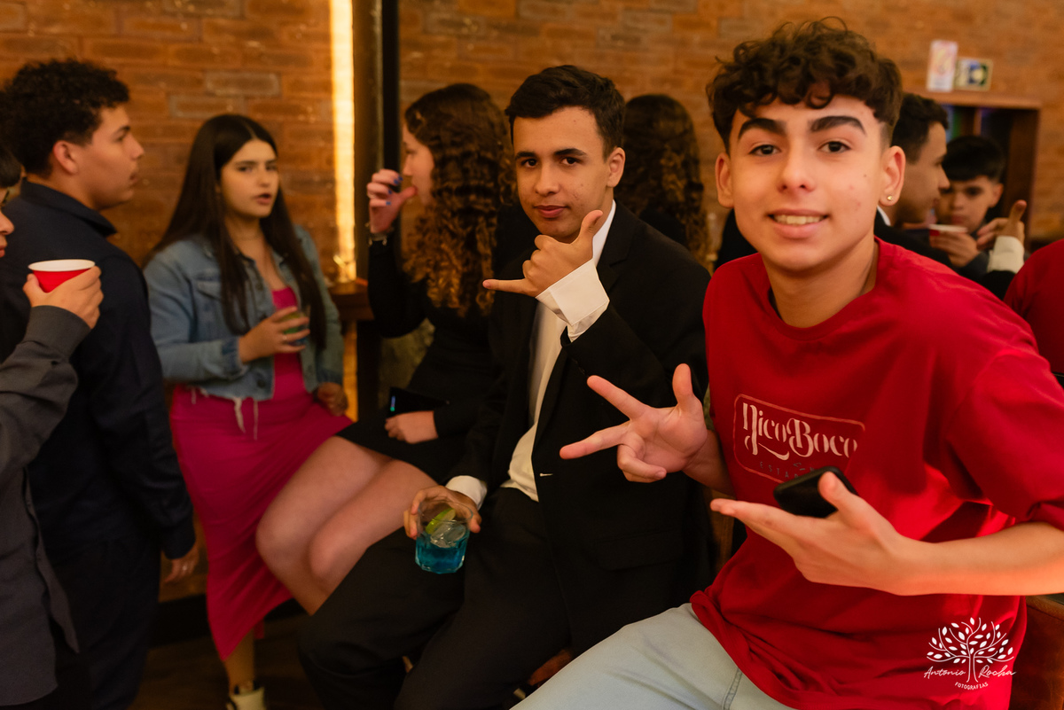 festa de 15 anos - Ana Carolina - fotografia de 15 anos - personalidade contagiante - DJ na festa - CETAM - hapkido - amigos e família - fotografia profissional - confiança e carinho - Antonio Rocha Fotografias - Pelotas - Engenho Eventos