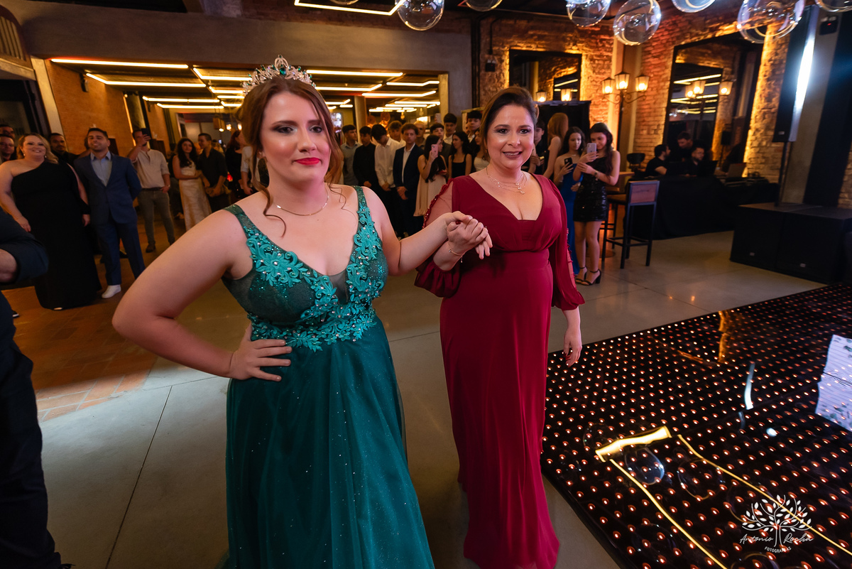 festa de 15 anos - Ana Carolina - fotografia de 15 anos - personalidade contagiante - DJ na festa - CETAM - hapkido - amigos e família - fotografia profissional - confiança e carinho - Antonio Rocha Fotografias - Pelotas - Engenho Eventos