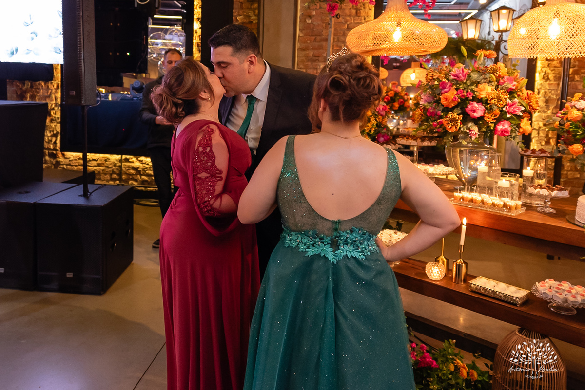 festa de 15 anos - Ana Carolina - fotografia de 15 anos - personalidade contagiante - DJ na festa - CETAM - hapkido - amigos e família - fotografia profissional - confiança e carinho - Antonio Rocha Fotografias - Pelotas - Engenho Eventos