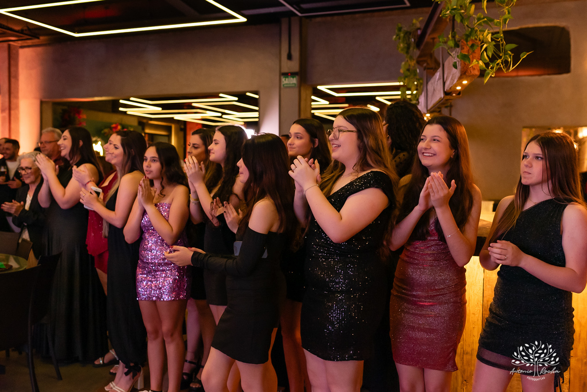 festa de 15 anos - Ana Carolina - fotografia de 15 anos - personalidade contagiante - DJ na festa - CETAM - hapkido - amigos e família - fotografia profissional - confiança e carinho - Antonio Rocha Fotografias - Pelotas - Engenho Eventos