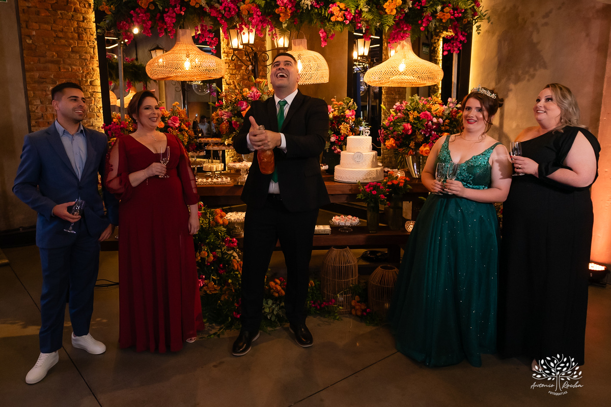 festa de 15 anos - Ana Carolina - fotografia de 15 anos - personalidade contagiante - DJ na festa - CETAM - hapkido - amigos e família - fotografia profissional - confiança e carinho - Antonio Rocha Fotografias - Pelotas - Engenho Eventos