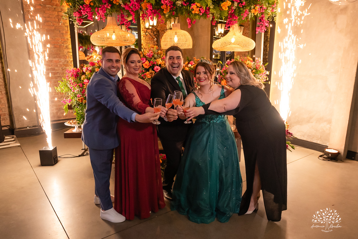 festa de 15 anos - Ana Carolina - fotografia de 15 anos - personalidade contagiante - DJ na festa - CETAM - hapkido - amigos e família - fotografia profissional - confiança e carinho - Antonio Rocha Fotografias - Pelotas - Engenho Eventos