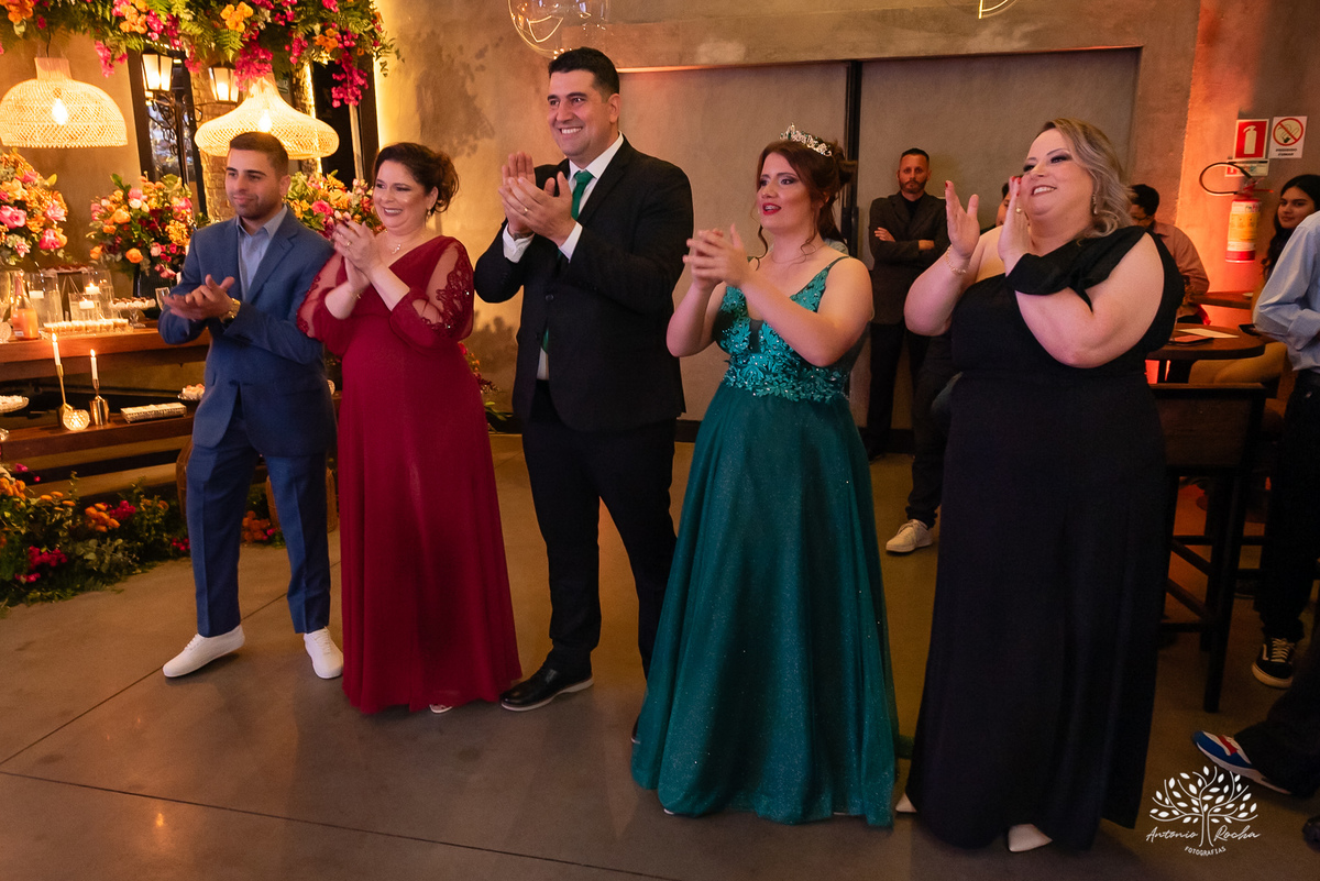 festa de 15 anos - Ana Carolina - fotografia de 15 anos - personalidade contagiante - DJ na festa - CETAM - hapkido - amigos e família - fotografia profissional - confiança e carinho - Antonio Rocha Fotografias - Pelotas - Engenho Eventos