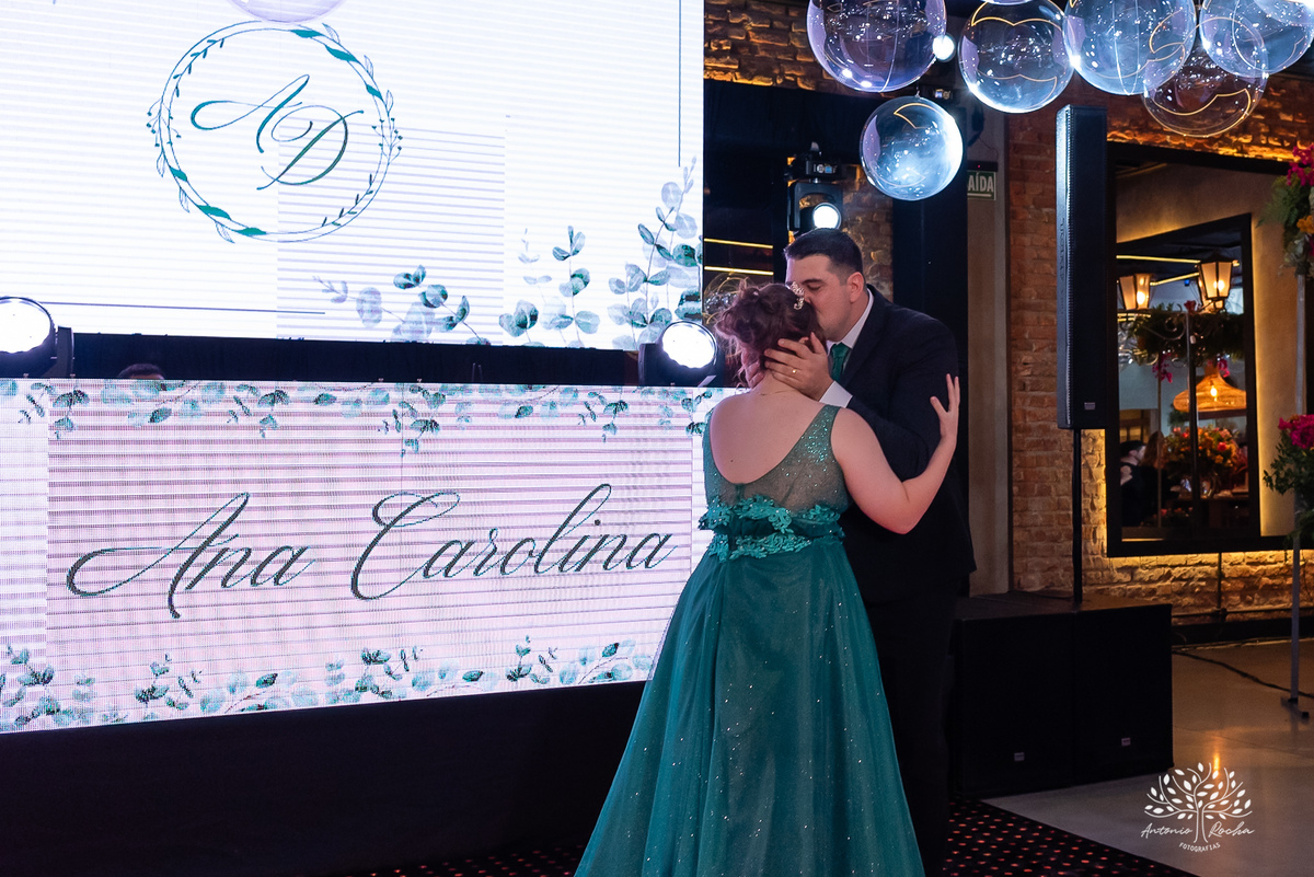 festa de 15 anos - Ana Carolina - fotografia de 15 anos - personalidade contagiante - DJ na festa - CETAM - hapkido - amigos e família - fotografia profissional - confiança e carinho - Antonio Rocha Fotografias - Pelotas - Engenho Eventos