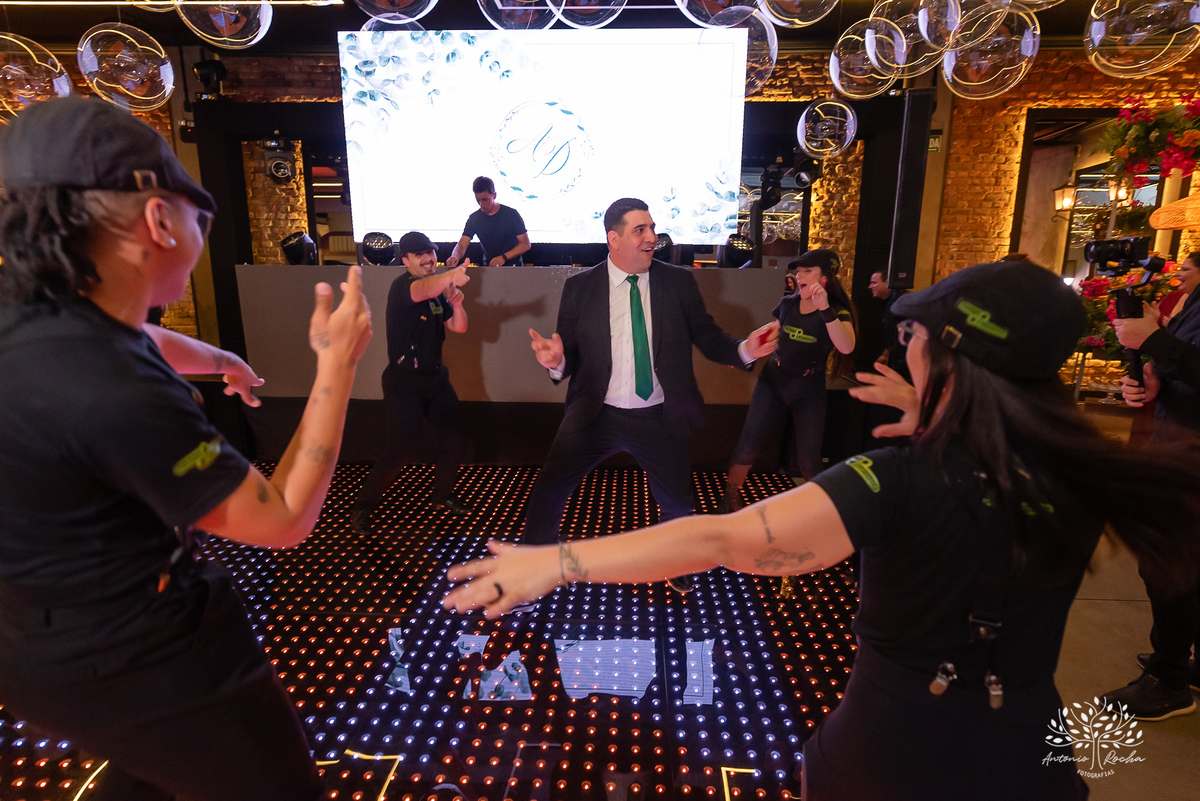 festa de 15 anos - Ana Carolina - fotografia de 15 anos - personalidade contagiante - DJ na festa - CETAM - hapkido - amigos e família - fotografia profissional - confiança e carinho - Antonio Rocha Fotografias - Pelotas - Engenho Eventos