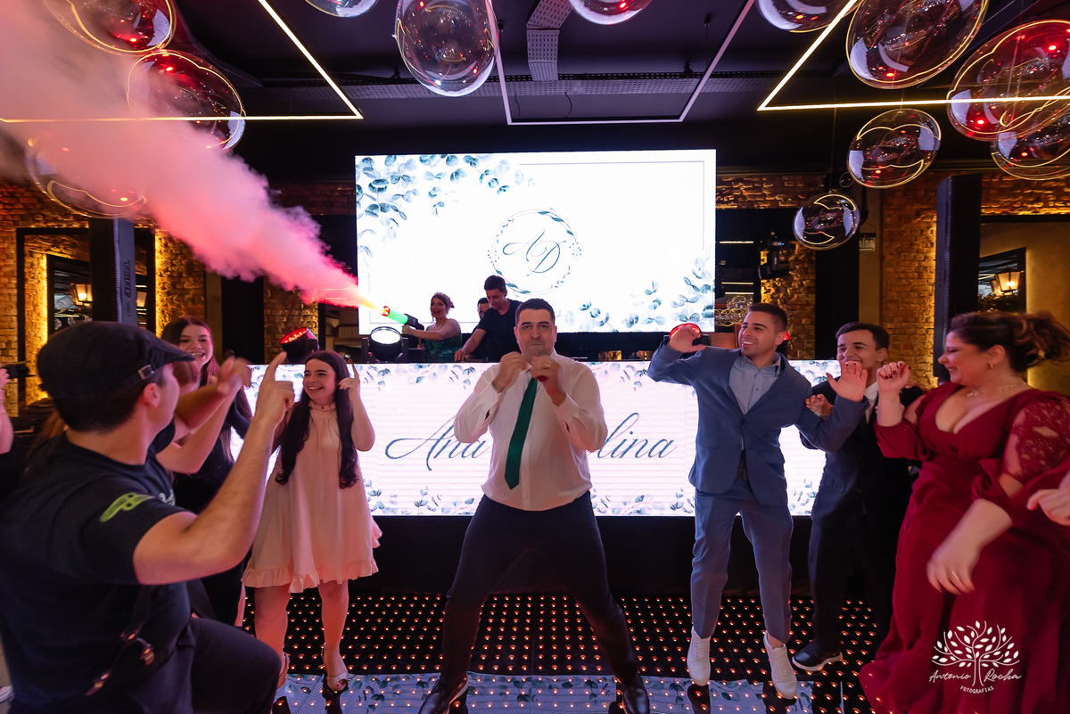 festa de 15 anos - Ana Carolina - fotografia de 15 anos - personalidade contagiante - DJ na festa - CETAM - hapkido - amigos e família - fotografia profissional - confiança e carinho - Antonio Rocha Fotografias - Pelotas - Engenho Eventos