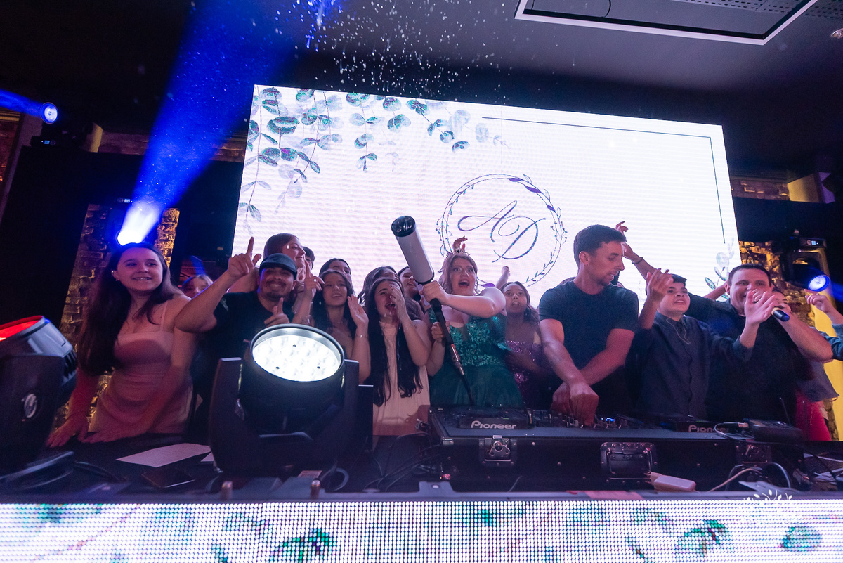 festa de 15 anos - Ana Carolina - fotografia de 15 anos - personalidade contagiante - DJ na festa - CETAM - hapkido - amigos e família - fotografia profissional - confiança e carinho - Antonio Rocha Fotografias - Pelotas - Engenho Eventos