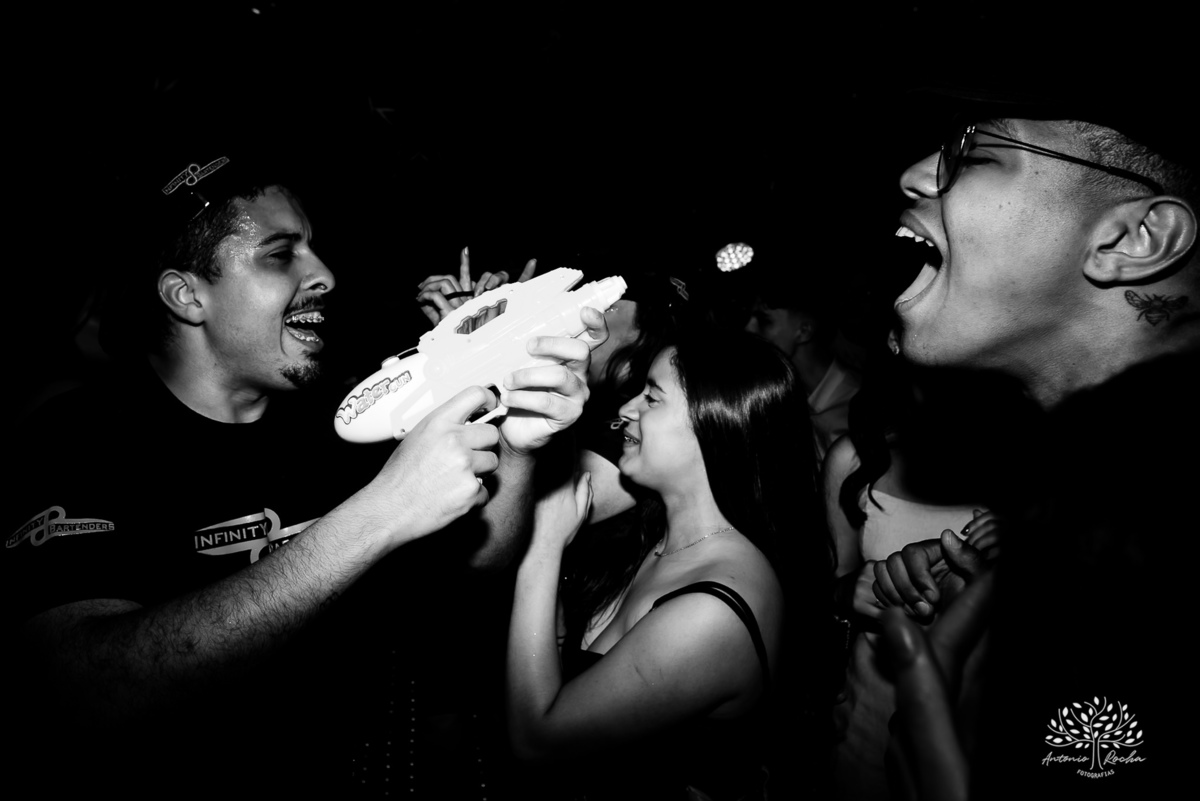 festa de 15 anos - Ana Carolina - fotografia de 15 anos - personalidade contagiante - DJ na festa - CETAM - hapkido - amigos e família - fotografia profissional - confiança e carinho - Antonio Rocha Fotografias - Pelotas - Engenho Eventos