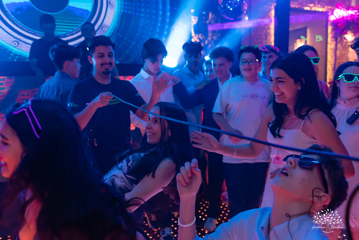 festa de 15 anos - Ana Carolina - fotografia de 15 anos - personalidade contagiante - DJ na festa - CETAM - hapkido - amigos e família - fotografia profissional - confiança e carinho - Antonio Rocha Fotografias - Pelotas - Engenho Eventos