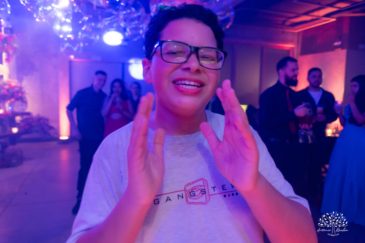 festa de 15 anos - Ana Carolina - fotografia de 15 anos - personalidade contagiante - DJ na festa - CETAM - hapkido - amigos e família - fotografia profissional - confiança e carinho - Antonio Rocha Fotografias - Pelotas - Engenho Eventos