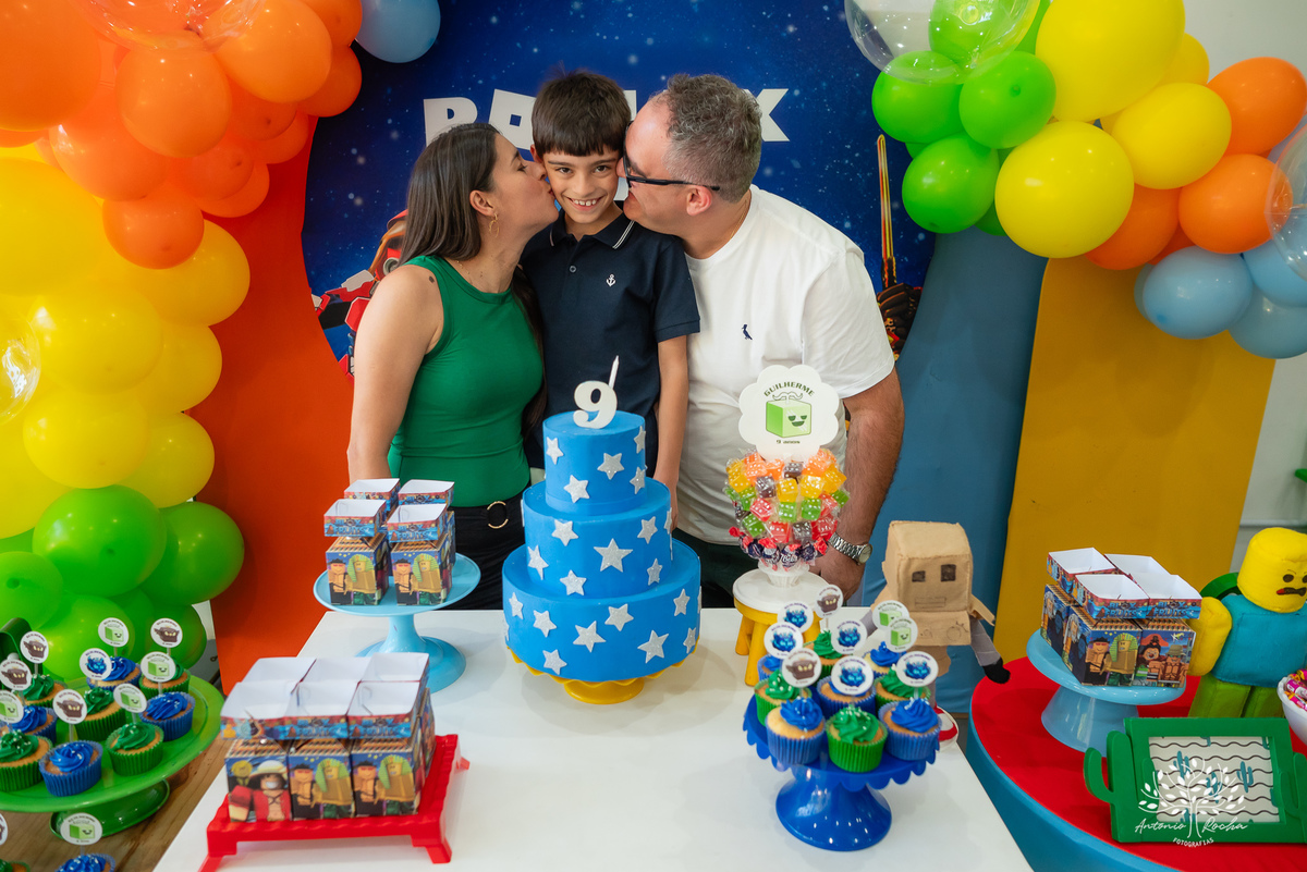 aniversário infantil - fotografia de aniversário - Guilherme 9 anos - festa temática Roblox - fotografia profissional - fotógrafo de crianças - Antonio Rocha Fotografias - fotos emocionantes – parabéns animado – Loly Pop - Pelotas