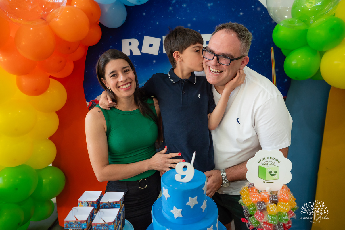 aniversário infantil - fotografia de aniversário - Guilherme 9 anos - festa temática Roblox - fotografia profissional - fotógrafo de crianças - Antonio Rocha Fotografias - fotos emocionantes – parabéns animado – Loly Pop - Pelotas