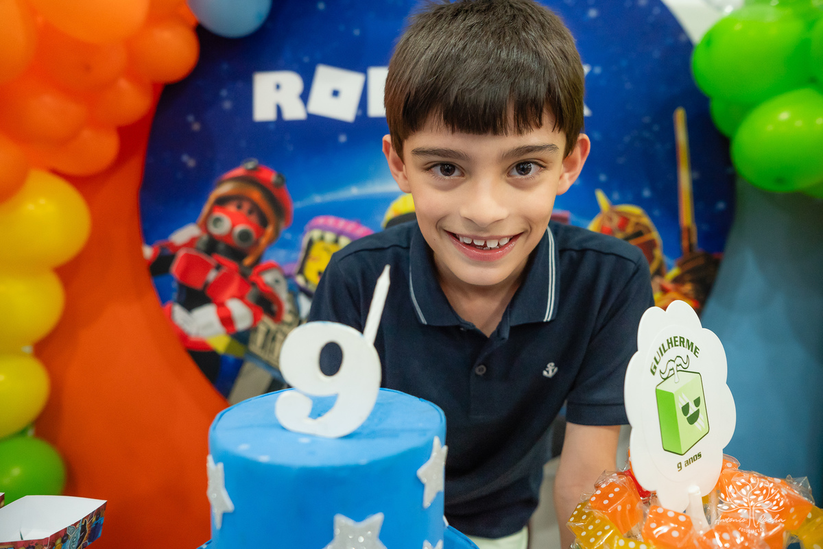 aniversário infantil - fotografia de aniversário - Guilherme 9 anos - festa temática Roblox - fotografia profissional - fotógrafo de crianças - Antonio Rocha Fotografias - fotos emocionantes – parabéns animado – Loly Pop - Pelotas