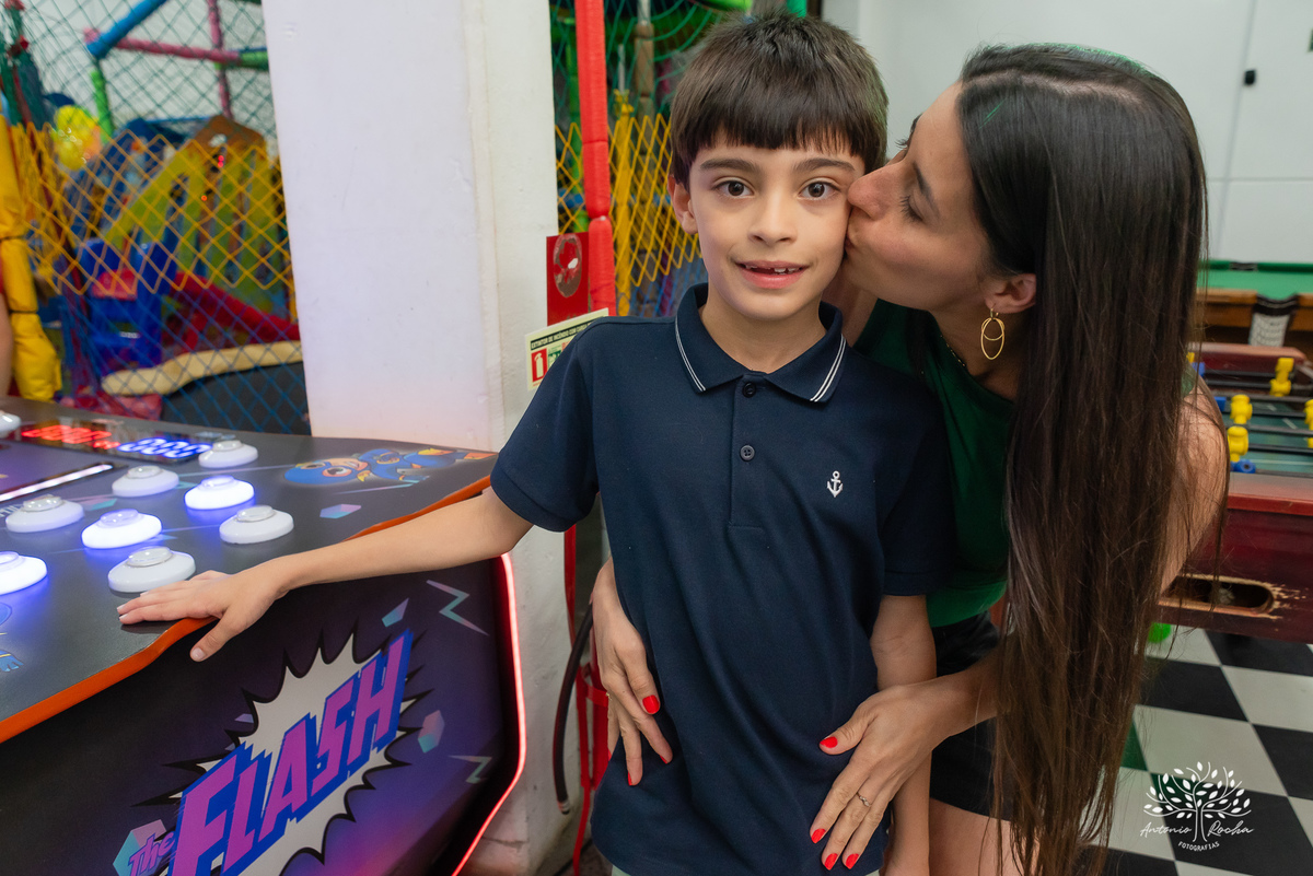 aniversário infantil - fotografia de aniversário - Guilherme 9 anos - festa temática Roblox - fotografia profissional - fotógrafo de crianças - Antonio Rocha Fotografias - fotos emocionantes – parabéns animado – Loly Pop - Pelotas