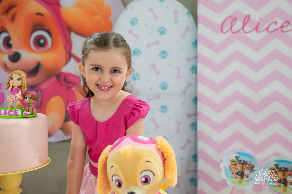 aniversário infantil - fotografia de aniversário - fotógrafo profissional - festa temática - aniversário de 5 anos - Sky Patrulha Canina - Show de Mágicas - brincadeiras na festa - fotografia de famílania - Antonio Rocha Fotografias – pelotas - Tio Guigui