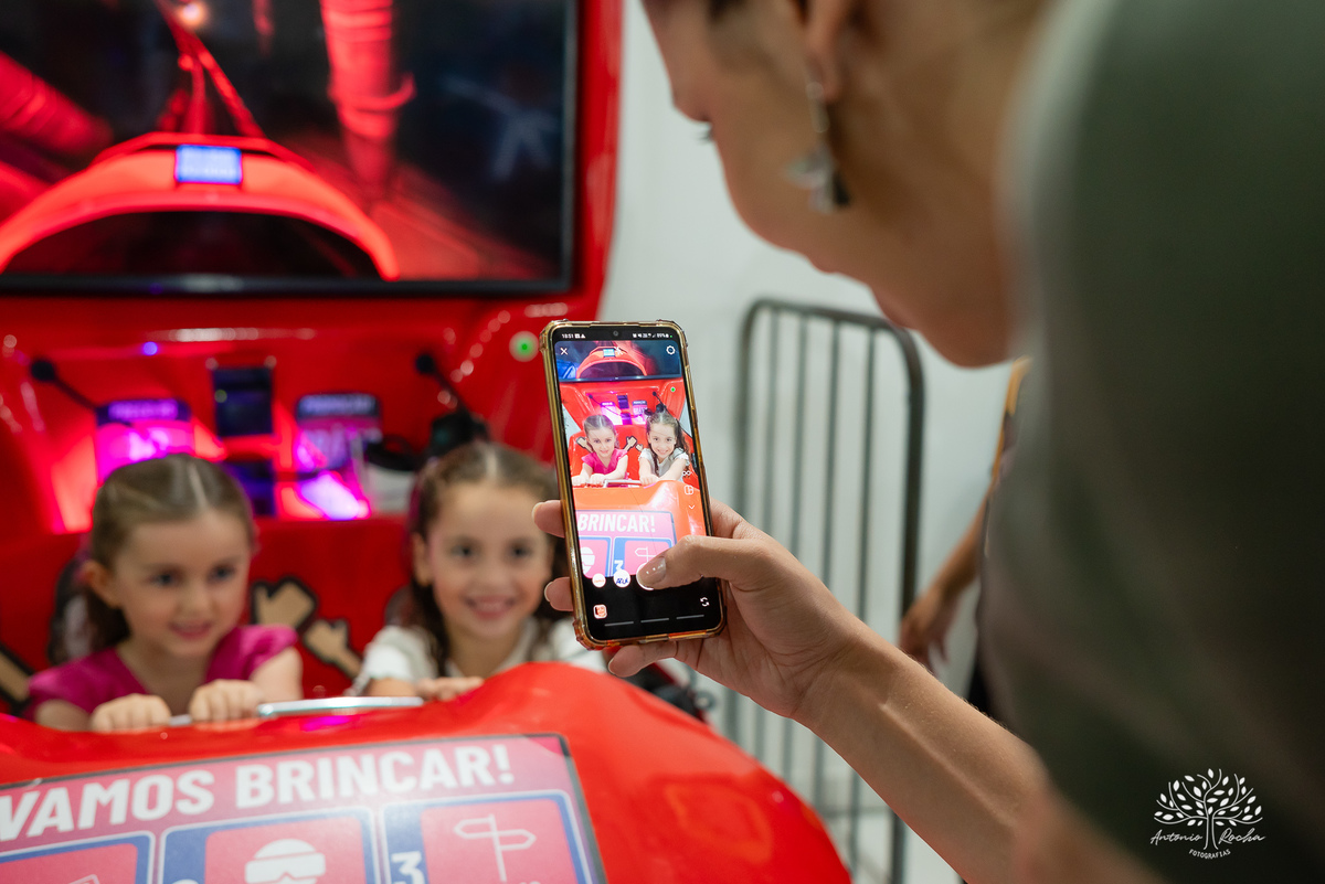 aniversário infantil - fotografia de aniversário - fotógrafo profissional - festa temática - aniversário de 5 anos - Sky Patrulha Canina - Show de Mágicas - brincadeiras na festa - fotografia de família - Antonio Rocha Fotografias – pelotas - Tio Guigui