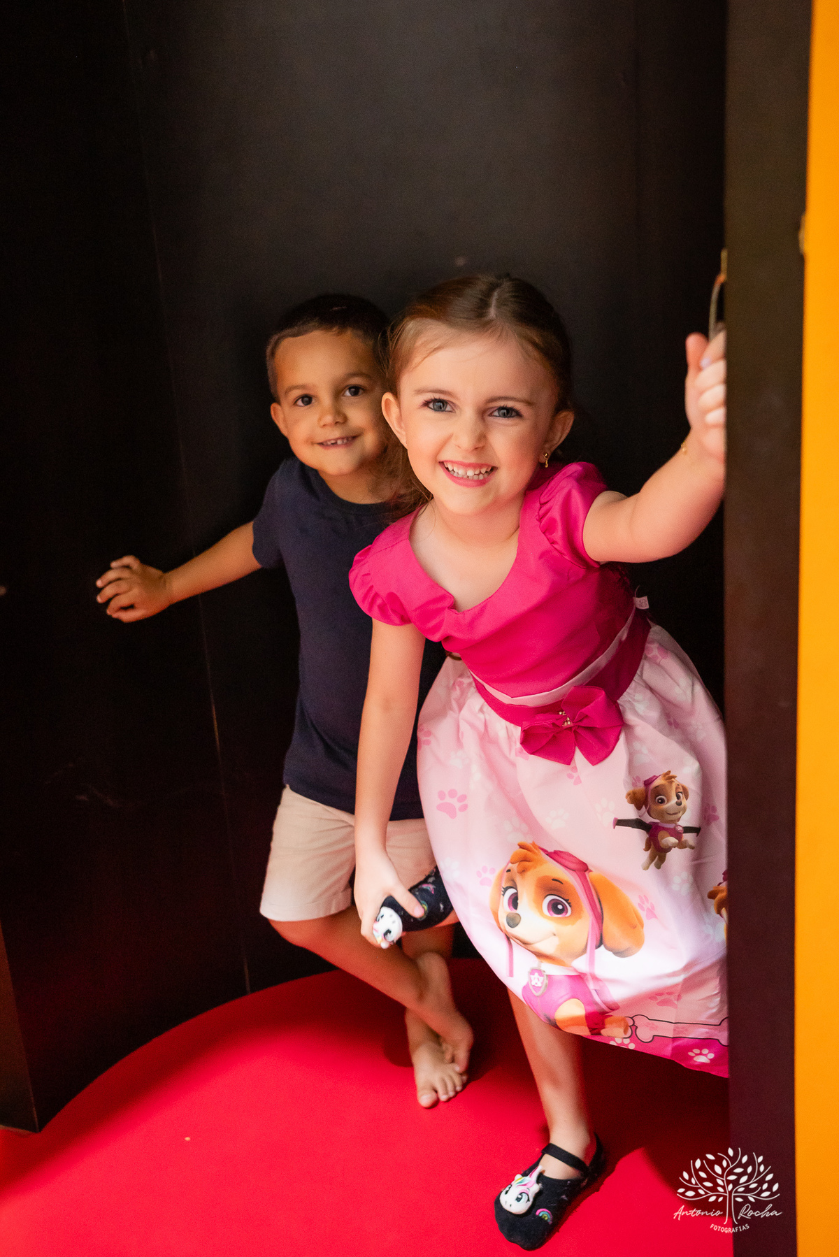 aniversário infantil - fotografia de aniversário - fotógrafo profissional - festa temática - aniversário de 5 anos - Sky Patrulha Canina - Show de Mágicas - brincadeiras na festa - fotografia de família - Antonio Rocha Fotografias – pelotas - Tio Guigui