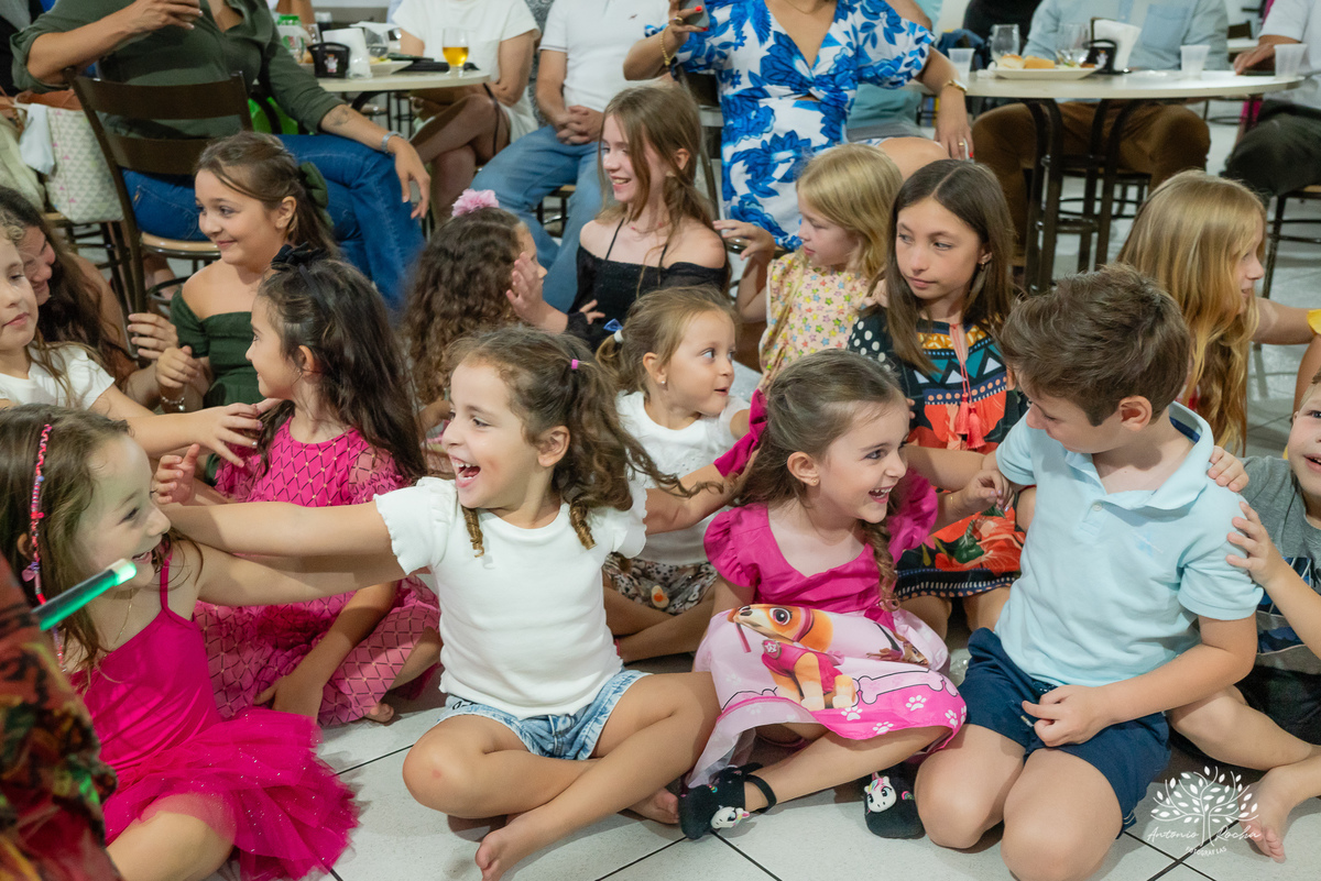 aniversário infantil - fotografia de aniversário - fotógrafo profissional - festa temática - aniversário de 5 anos - Sky Patrulha Canina - Show de Mágicas - brincadeiras na festa - fotografia de família - Antonio Rocha Fotografias – pelotas - Tio Guigui