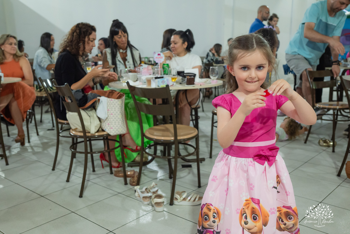 aniversário infantil - fotografia de aniversário - fotógrafo profissional - festa temática - aniversário de 5 anos - Sky Patrulha Canina - Show de Mágicas - brincadeiras na festa - fotografia de família - Antonio Rocha Fotografias – pelotas - Tio Guigui