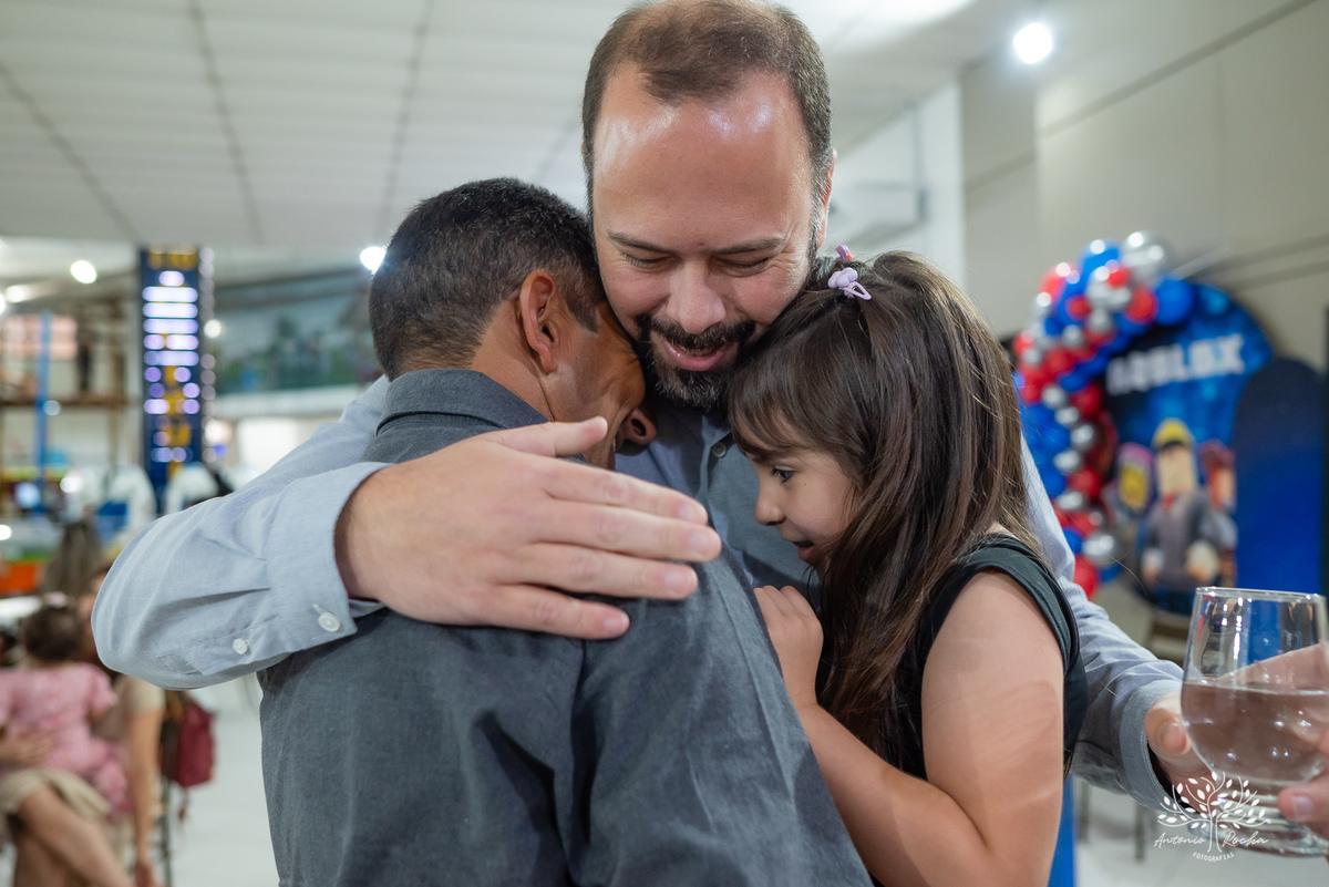 festa - 9 anos - Vini - despedida - emoção - amizade - família - mudança - cidade - comemoração - Maitê - balas Fini -fotografias - Antonio Rocha - Renata Dalbann - momentos especiais – celebração - fotografia infantil – tio Guigui - Pelotas