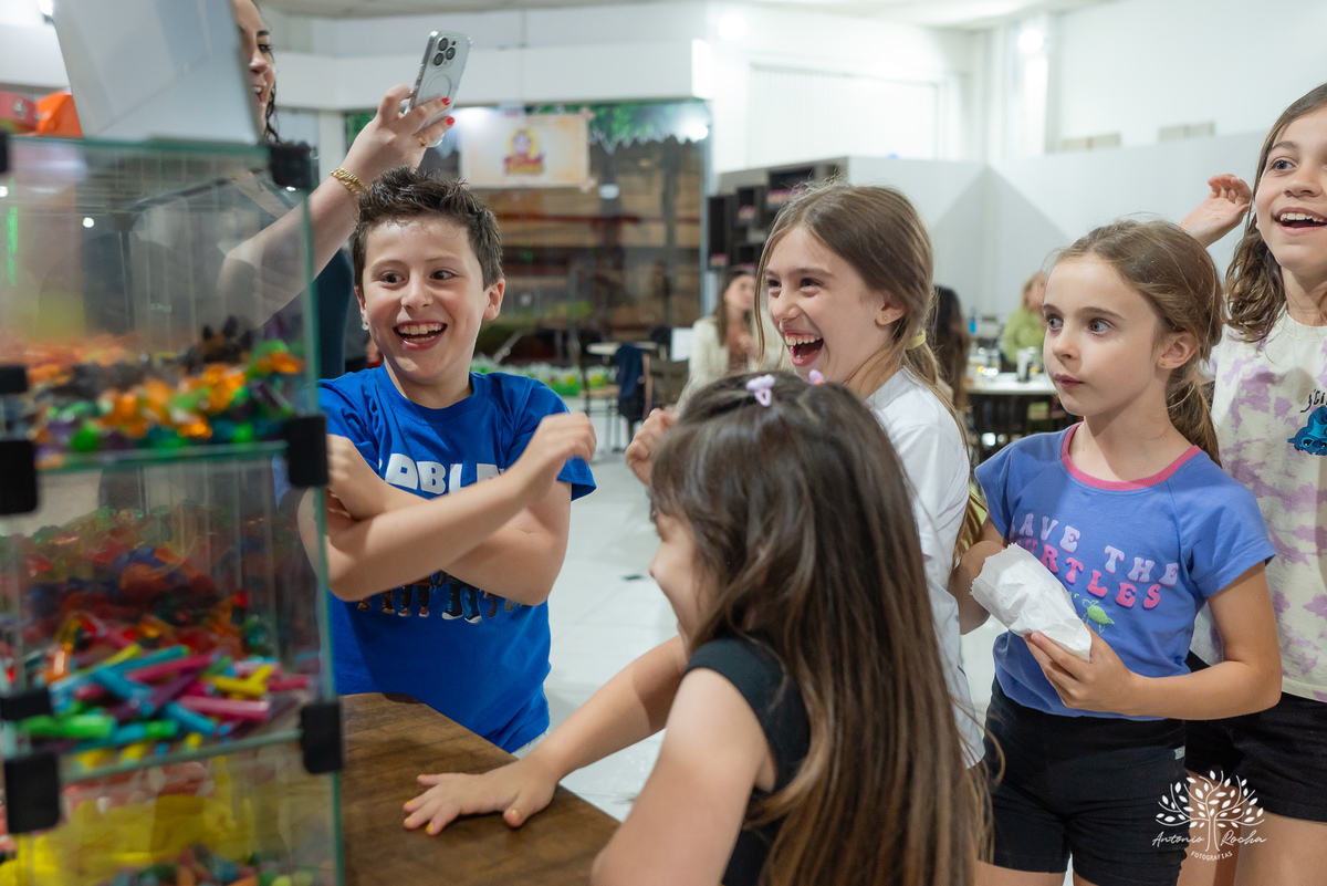 festa - 9 anos - Vini - despedida - emoção - amizade - família - mudança - cidade - comemoração - Maitê - balas Fini -fotografias - Antonio Rocha - Renata Dalbann - momentos especiais – celebração - fotografia infantil – tio Guigui - Pelotas