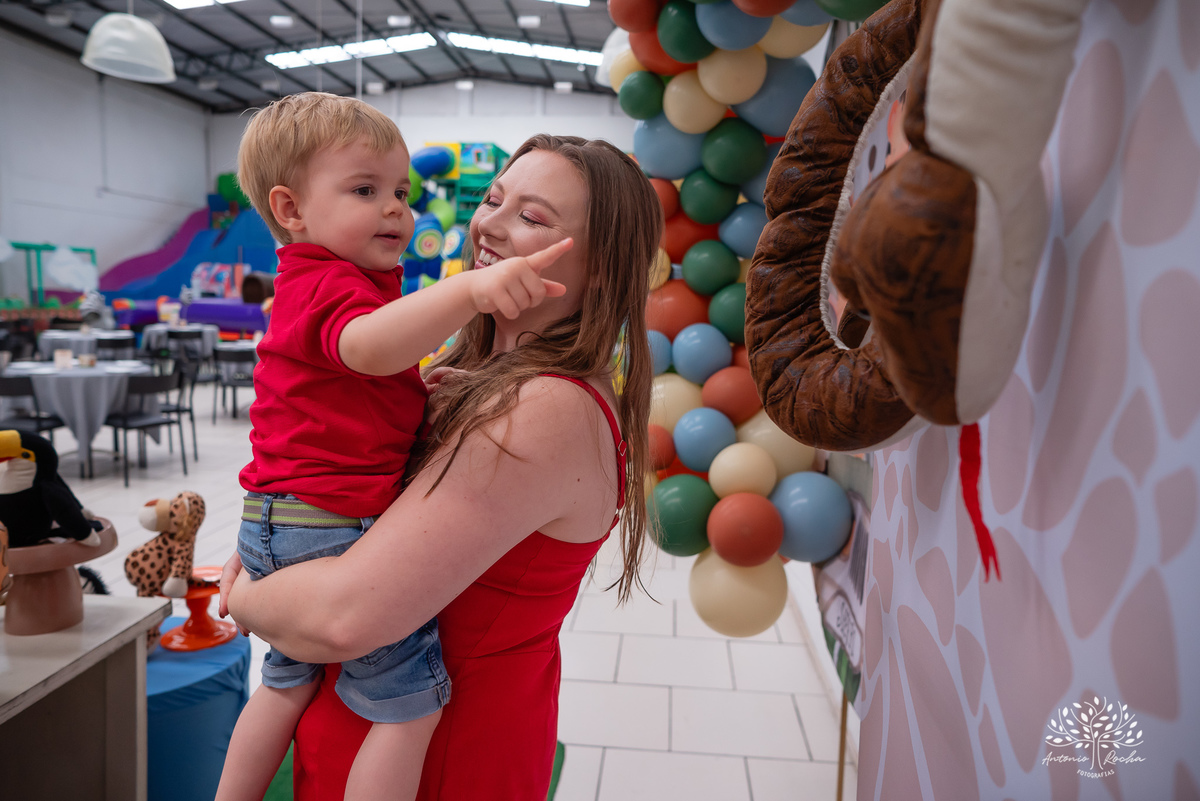 safari do Santiago - anos - fotografia infantil - fotografia profissional -fotos espontâneas - Antonio Rocha Fotografias - fotografia de aniversários – Cliff Kids – Pelotas – Festa de Criança – Festa Infantil – Soprar a velinha – Bolo de aniversário 