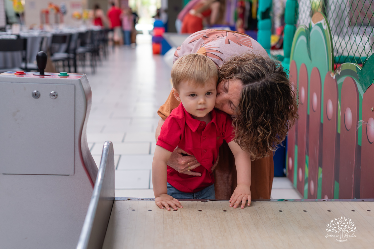 safari do Santiago - anos - fotografia infantil - fotografia profissional -fotos espontâneas - Antonio Rocha Fotografias - fotografia de aniversários – Cliff Kids – Pelotas – Festa de Criança – Festa Infantil – Soprar a velinha – Bolo de aniversário 