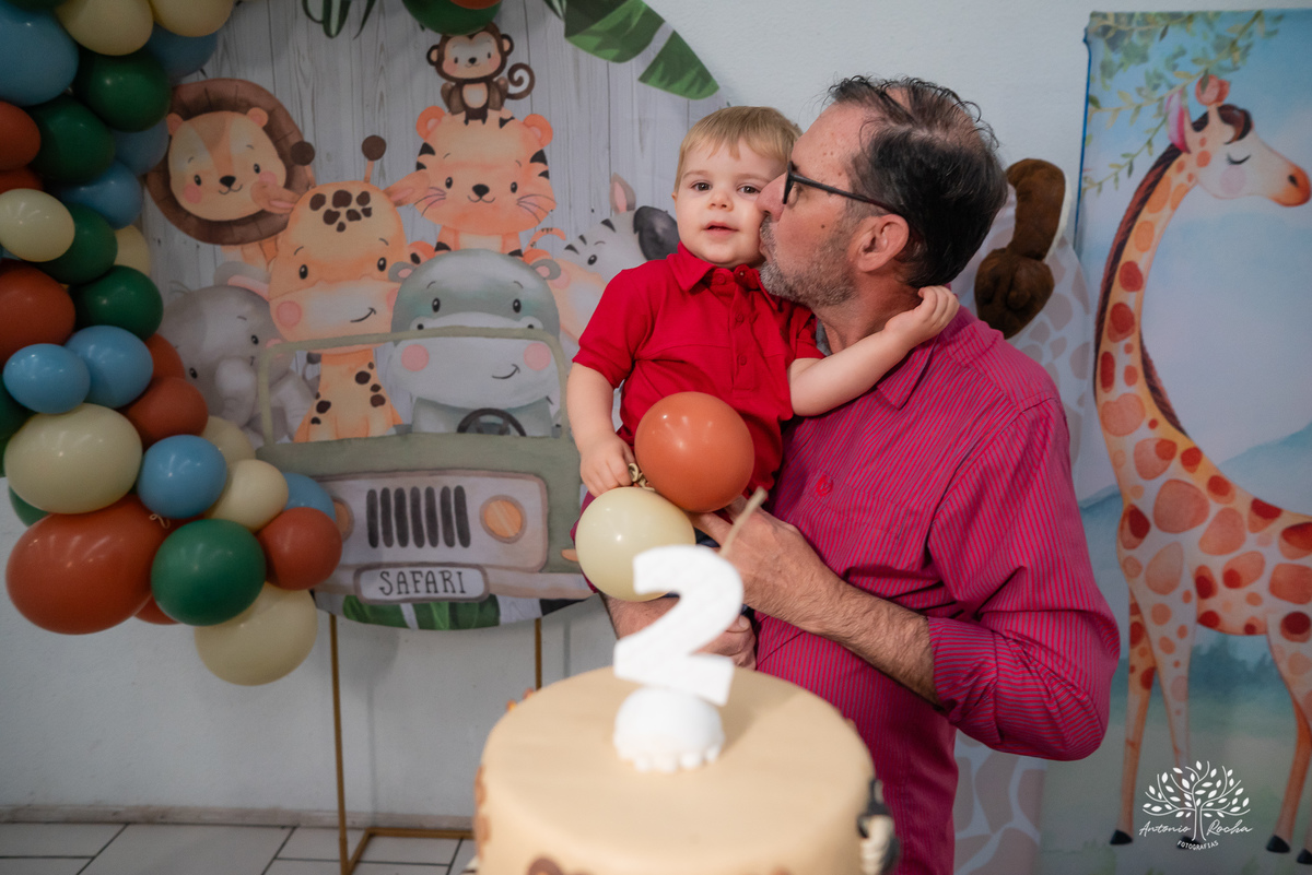 safari do Santiago - anos - fotografia infantil - fotografia profissional -fotos espontâneas - Antonio Rocha Fotografias - fotografia de aniversários – Cliff Kids – Pelotas – Festa de Criança – Festa Infantil – Soprar a velinha – Bolo de aniversário 
