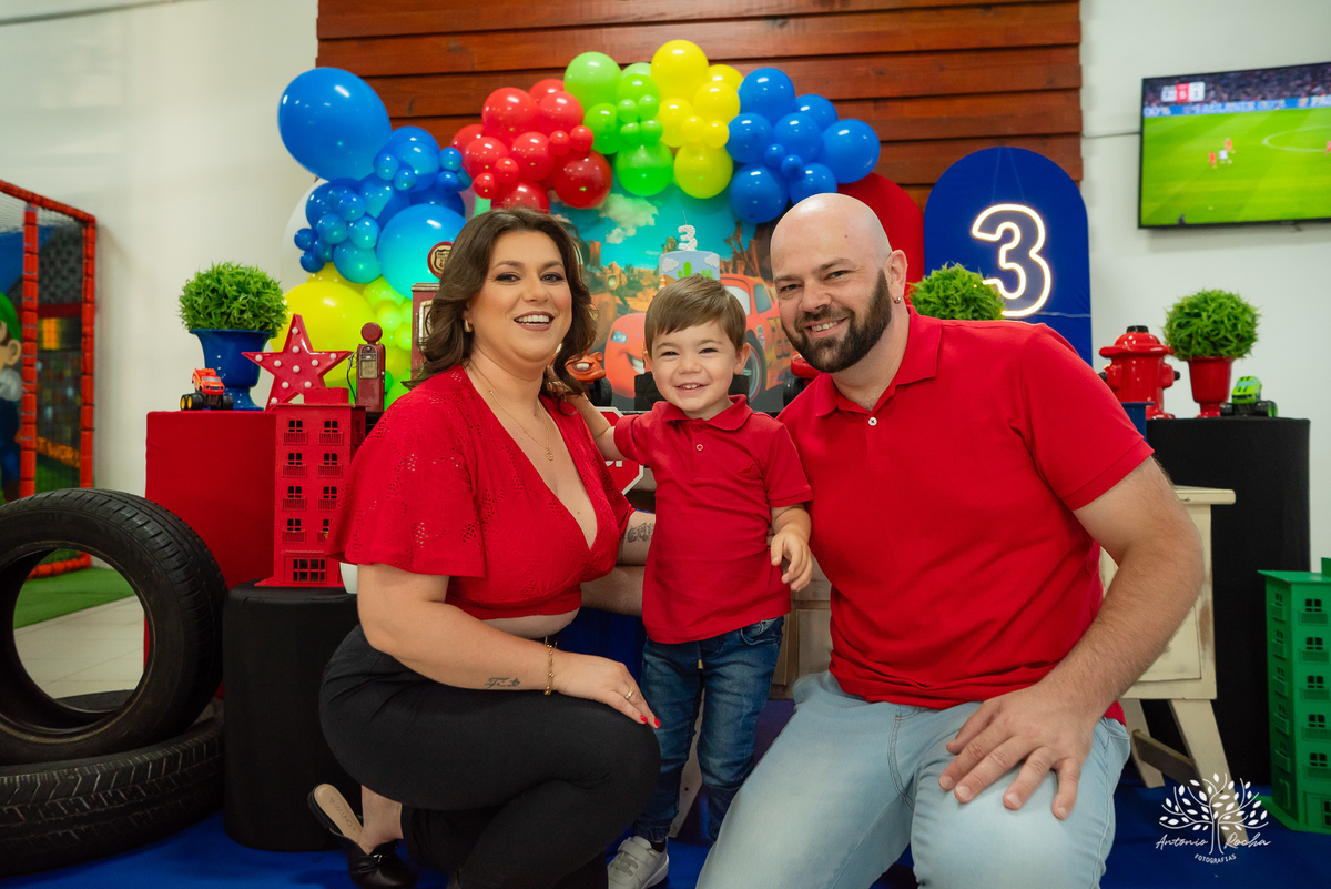Aniversário infantil - Fotografia de aniversários - Aniversário de 3 anos - Registro de momentos especiais - Decoração de carros - Festa infantil - Tio Tatá animação - Antonio Rocha Fotografias - Fotógrafo para eventos - Fotógrafo de crianças - Pelotas 