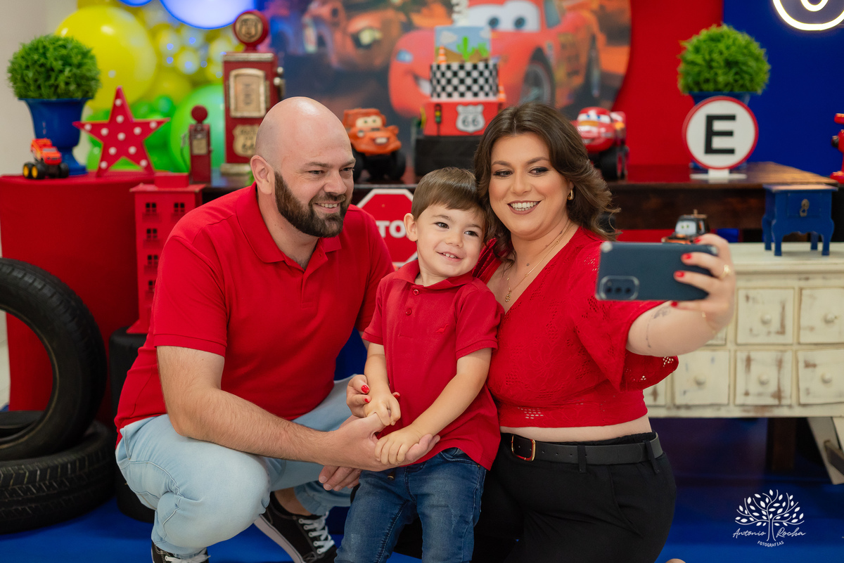 Aniversário infantil - Fotografia de aniversários - Aniversário de 3 anos - Registro de momentos especiais - Decoração de carros - Festa infantil - Tio Tatá animação - Antonio Rocha Fotografias - Fotógrafo para eventos - Fotógrafo de crianças - Pelotas 