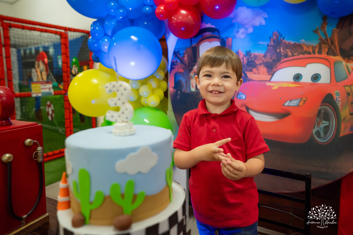 Aniversário infantil - Fotografia de aniversários - Aniversário de 3 anos - Registro de momentos especiais - Decoração de carros - Festa infantil - Tio Tatá animação - Antonio Rocha Fotografias - Fotógrafo para eventos - Fotógrafo de crianças - Pelotas 