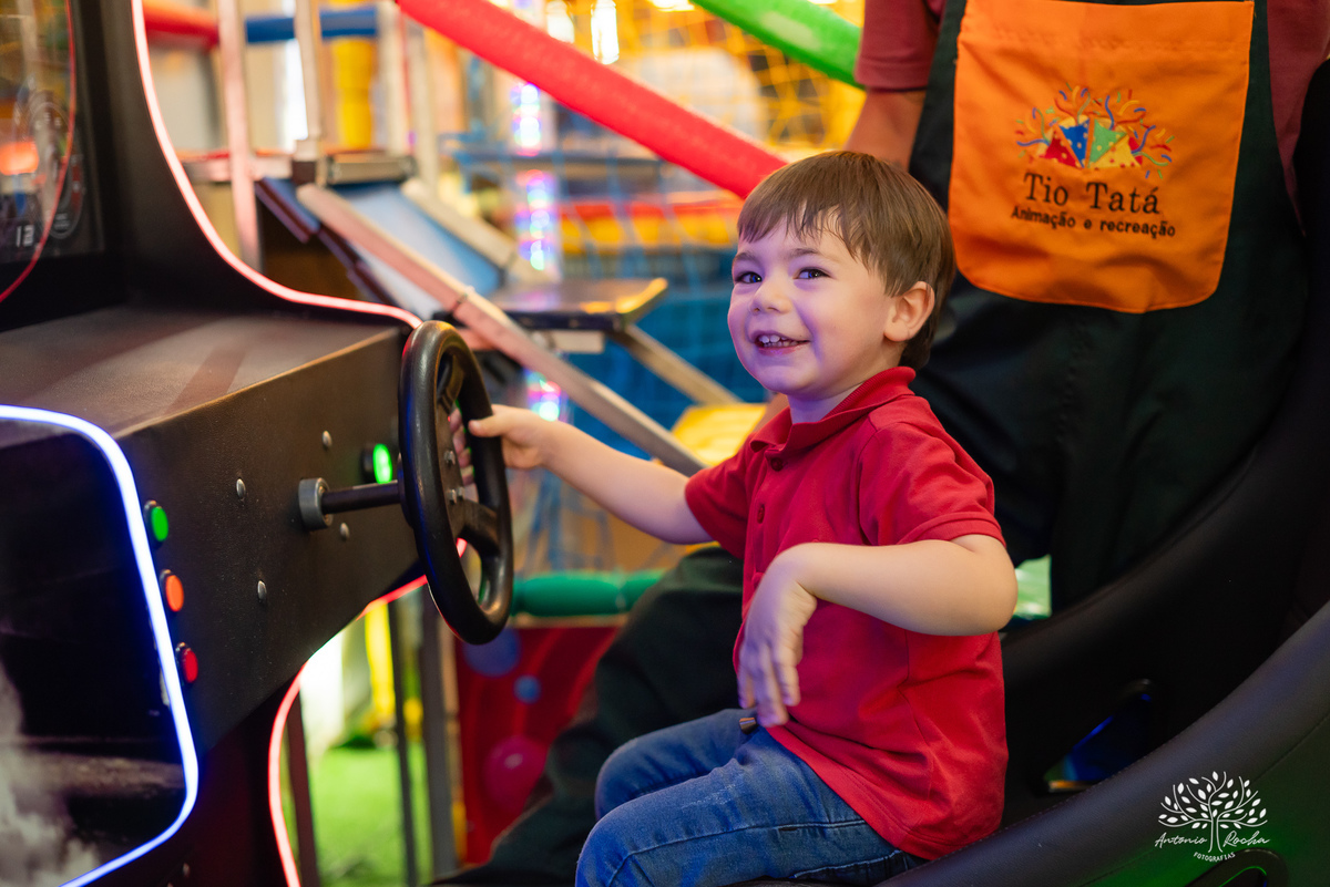 Aniversário infantil - Fotografia de aniversários - Aniversário de 3 anos - Registro de momentos especiais - Decoração de carros - Festa infantil - Tio Tatá animação - Antonio Rocha Fotografias - Fotógrafo para eventos - Fotógrafo de crianças - Pelotas 