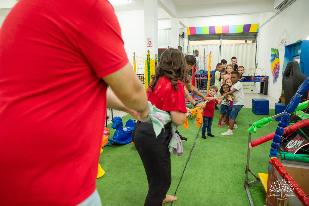 Aniversário infantil - Fotografia de aniversários - Aniversário de 3 anos - Registro de momentos especiais - Decoração de carros - Festa infantil - Tio Tatá animação - Antonio Rocha Fotografias - Fotógrafo para eventos - Fotógrafo de crianças - Pelotas 