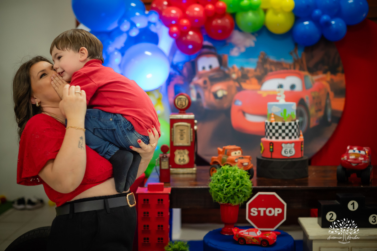 Aniversário infantil - Fotografia de aniversários - Aniversário de 3 anos - Registro de momentos especiais - Decoração de carros - Festa infantil - Tio Tatá animação - Antonio Rocha Fotografias - Fotógrafo para eventos - Fotógrafo de crianças - Pelotas 