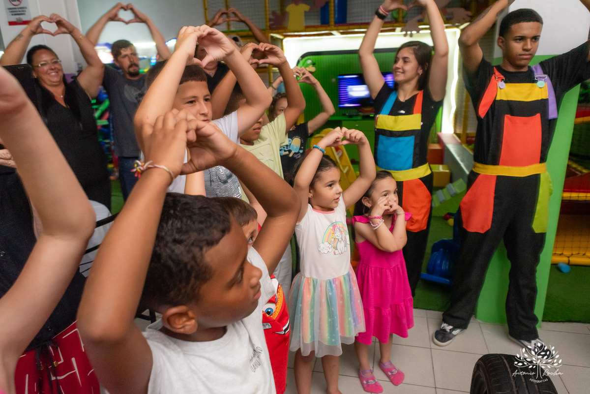 Aniversário infantil - Fotografia de aniversários - Aniversário de 3 anos - Registro de momentos especiais - Decoração de carros - Festa infantil - Tio Tatá animação - Antonio Rocha Fotografias - Fotógrafo para eventos - Fotógrafo de crianças - Pelotas 