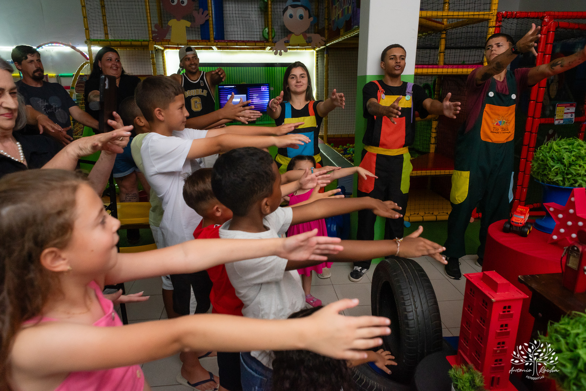 Aniversário infantil - Fotografia de aniversários - Aniversário de 3 anos - Registro de momentos especiais - Decoração de carros - Festa infantil - Tio Tatá animação - Antonio Rocha Fotografias - Fotógrafo para eventos - Fotógrafo de crianças - Pelotas 