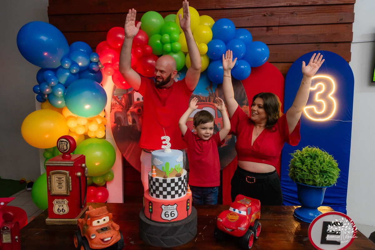 Aniversário infantil - Fotografia de aniversários - Aniversário de 3 anos - Registro de momentos especiais - Decoração de carros - Festa infantil - Tio Tatá animação - Antonio Rocha Fotografias - Fotógrafo para eventos - Fotógrafo de crianças - Pelotas 