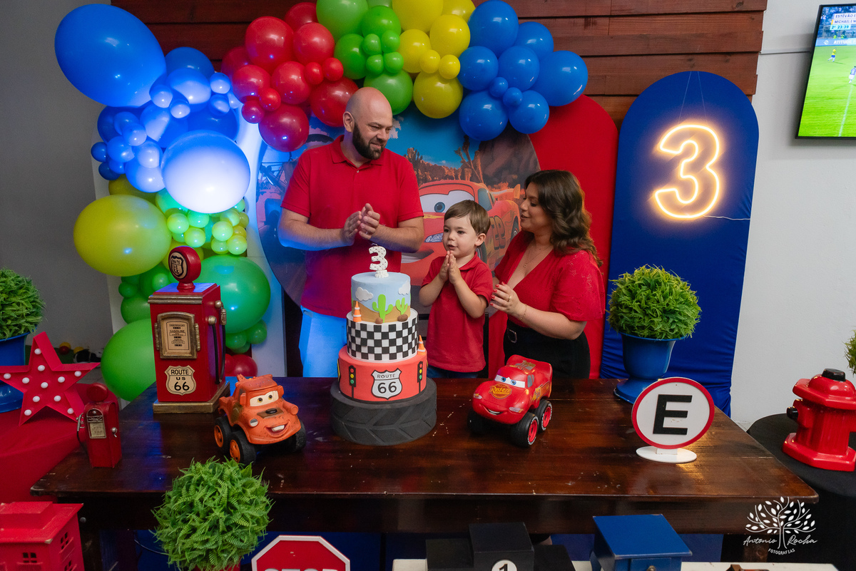 Aniversário infantil - Fotografia de aniversários - Aniversário de 3 anos - Registro de momentos especiais - Decoração de carros - Festa infantil - Tio Tatá animação - Antonio Rocha Fotografias - Fotógrafo para eventos - Fotógrafo de crianças - Pelotas 