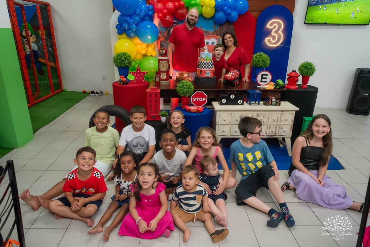 Aniversário infantil - Fotografia de aniversários - Aniversário de 3 anos - Registro de momentos especiais - Decoração de carros - Festa infantil - Tio Tatá animação - Antonio Rocha Fotografias - Fotógrafo para eventos - Fotógrafo de crianças - Pelotas 