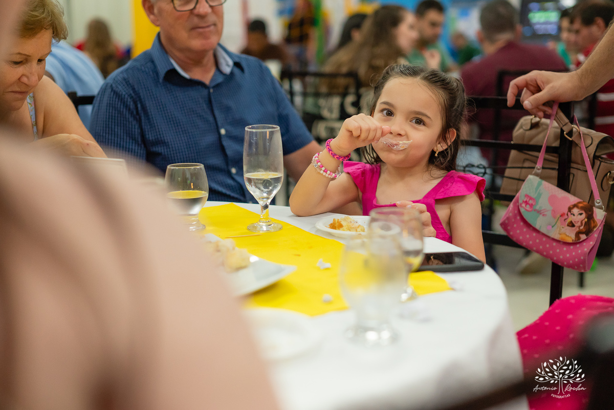 Aniversário infantil - Fotografia de aniversários - Aniversário de 3 anos - Registro de momentos especiais - Decoração de carros - Festa infantil - Tio Tatá animação - Antonio Rocha Fotografias - Fotógrafo para eventos - Fotógrafo de crianças - Pelotas 