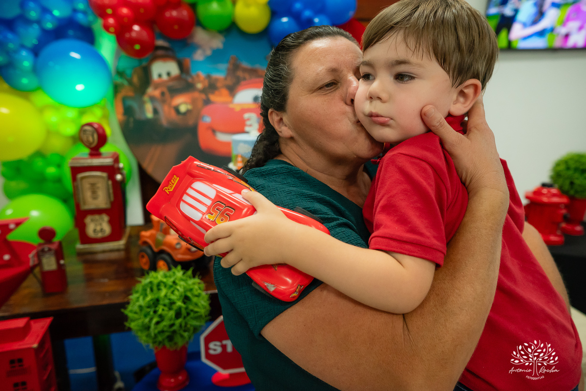 Aniversário infantil - Fotografia de aniversários - Aniversário de 3 anos - Registro de momentos especiais - Decoração de carros - Festa infantil - Tio Tatá animação - Antonio Rocha Fotografias - Fotógrafo para eventos - Fotógrafo de crianças - Pelotas 