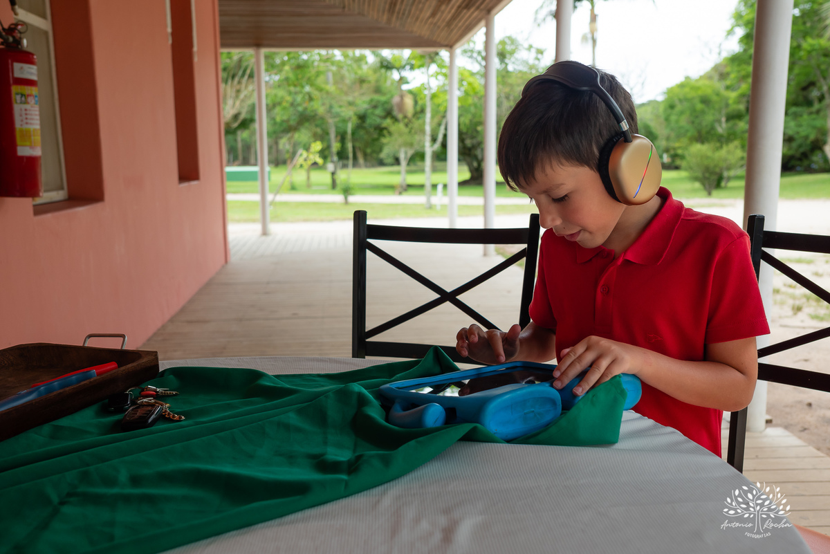 festa infantil - aniversário de 2 anos - Antonela - fotografia de aniversário - Bernardo - corte do bolo - parabéns - curiosidade infantil - celebração especial - Antonio Rocha Fotografias - Renata Dalbann - fotografia profissional - Pelotas - Caça  Pesca