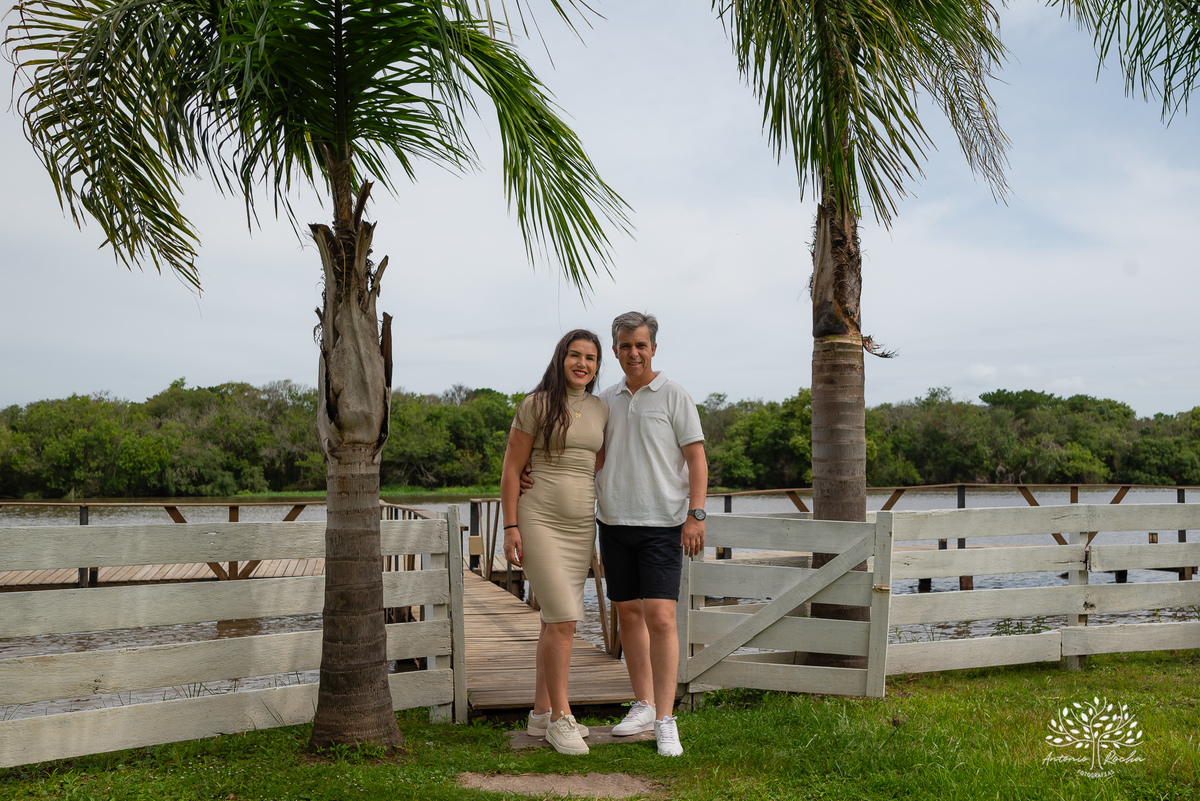 festa infantil - aniversário de 2 anos - Antonela - fotografia de aniversário - Bernardo - corte do bolo - parabéns - curiosidade infantil - celebração especial - Antonio Rocha Fotografias - Renata Dalbann - fotografia profissional - Pelotas - Caça  Pesca